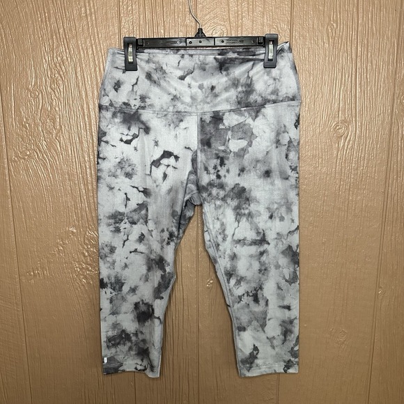 NOBULL Tie-Dye Cropped Leggings Size Large Gray Athletic Workout Pull On - Picture 1 of 6